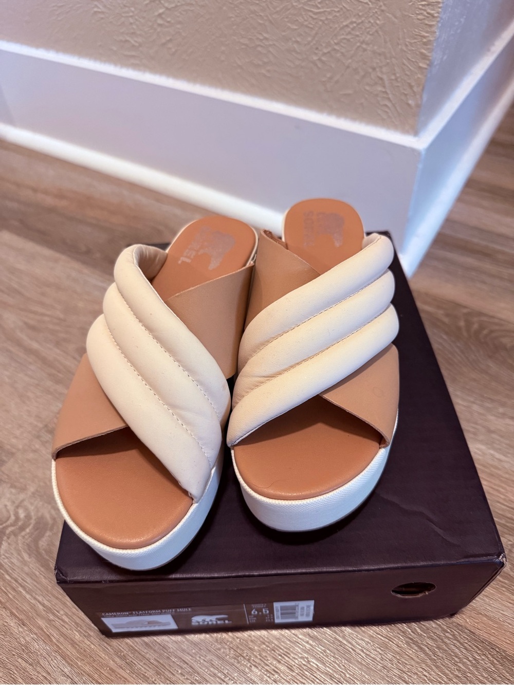 Sorel Cameron Flatform Puff Mule size 6.5